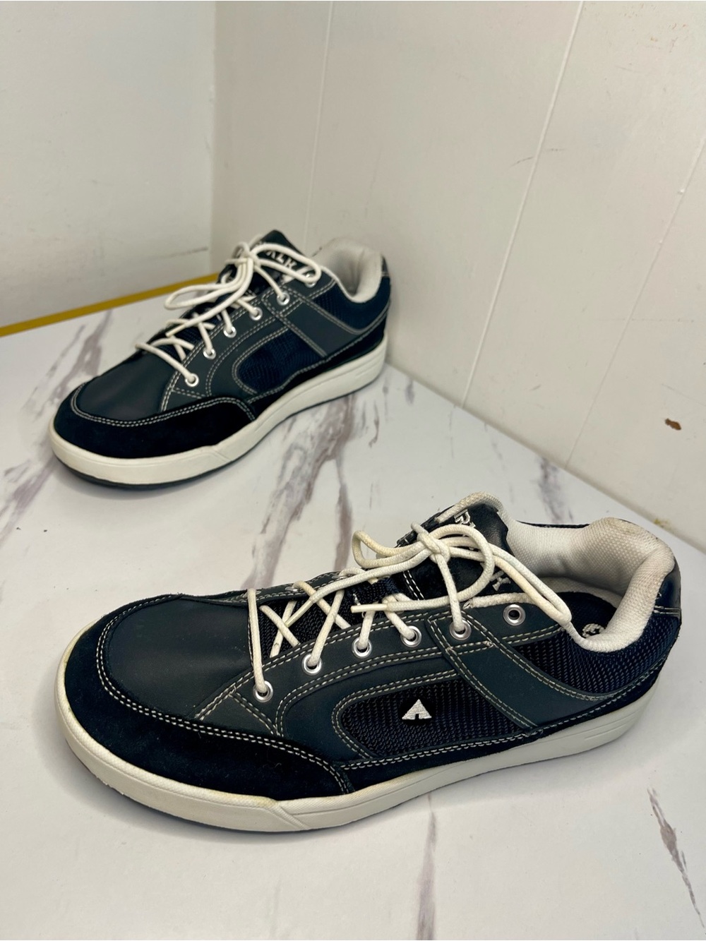 Airwalk Men's Black/White Size 10M Lace-Up Canvas Sneakers Rubber Sole